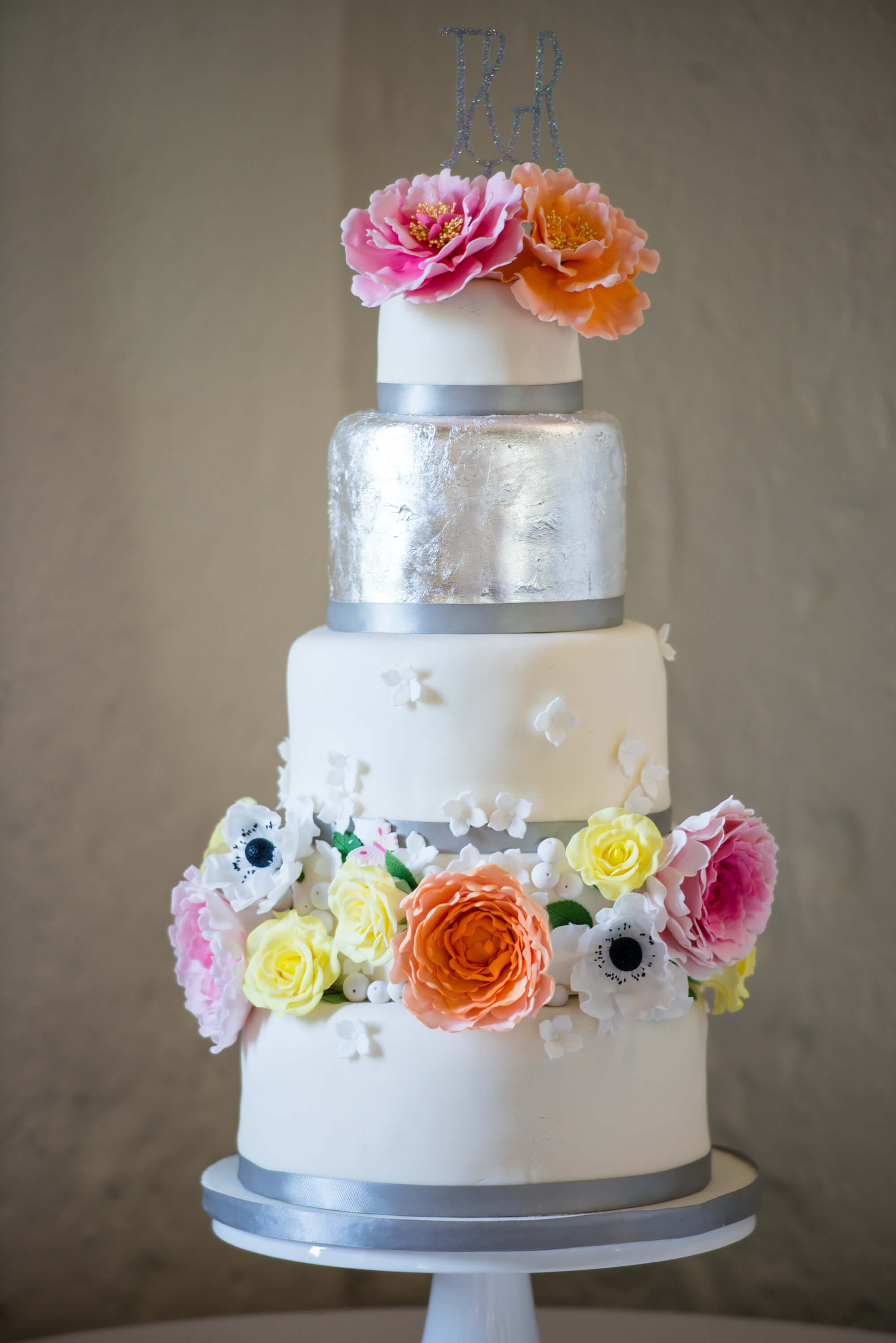 wedding cake with flowers made from icing sugar at pristin mill
