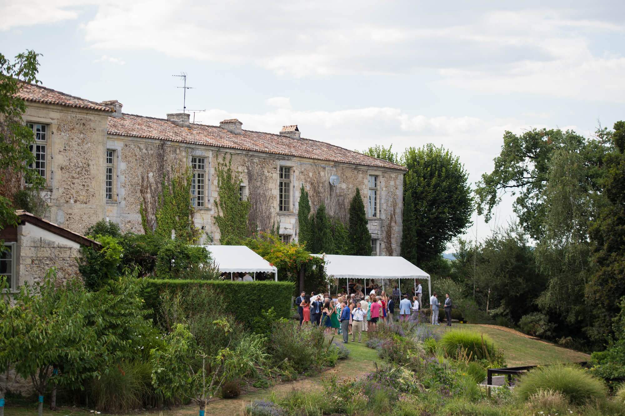 guests enjoying the drinks reception terrace at chateau rigaud