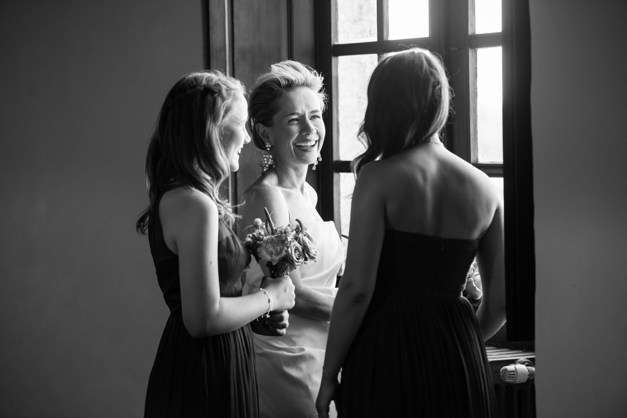 bride and bridesmaids in the gallery at chateau rigaud bordeaux