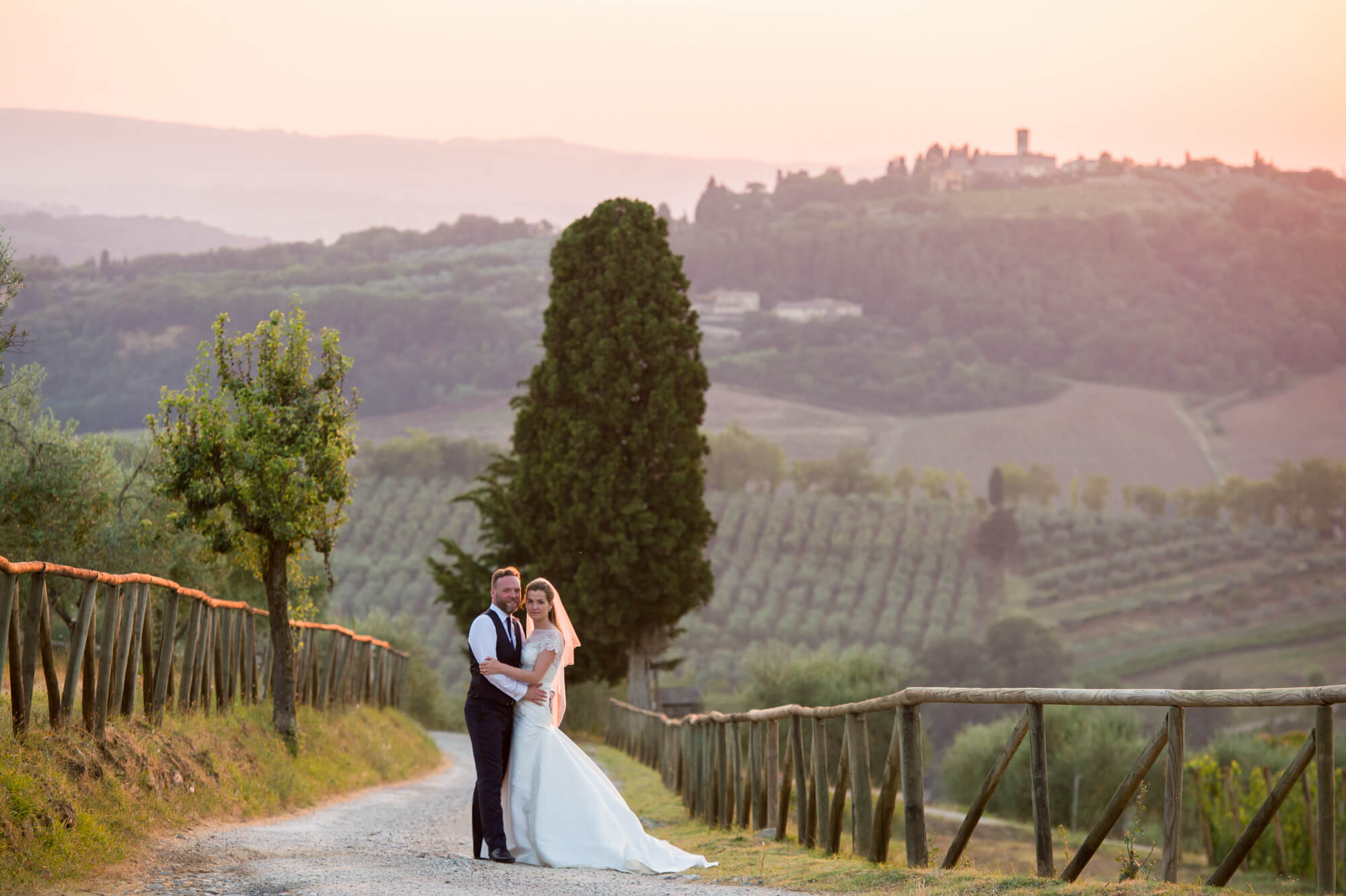 bride and groom sunset photograph in tuscany 